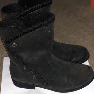 Just Fab boots with button and zipper size 6